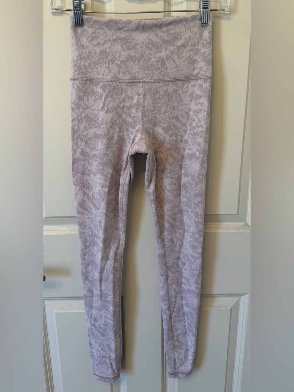 Athleta Elation Textured Tight in Abstract Floral Pale Purple, Size XS